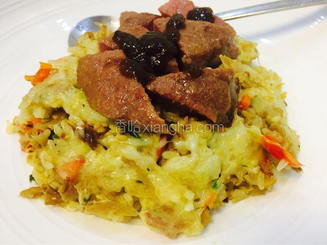 牛扒腊肉外婆菜排骨肉沫焗饭