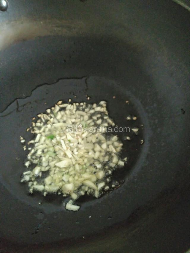 爆香蒜沫