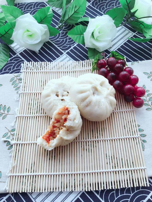 美美的包子，能流出油来，趁热吃口感更好。