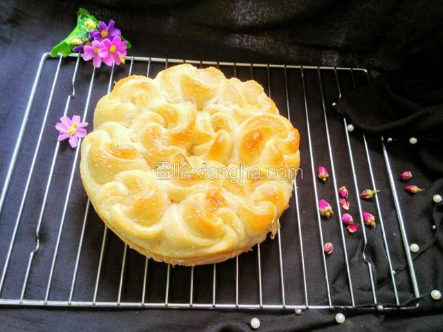 180度烤25分钟。。根据各家烤箱脾气