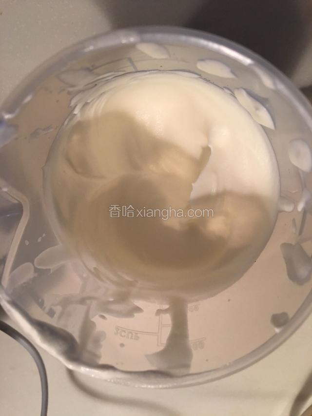 用电动打蛋器打至六分发