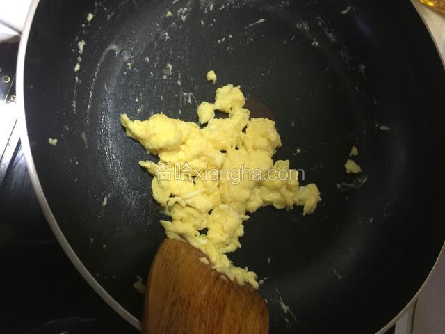 美式松蛋  六七成 就可以关火盛出了 很嫩 加了牛奶  