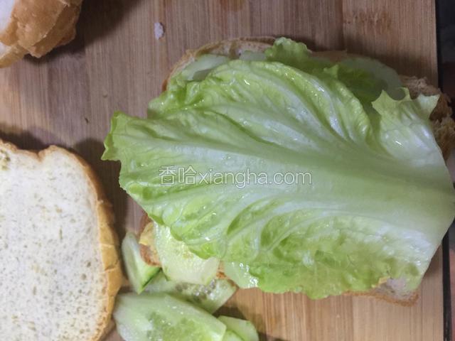 最上面是生菜 