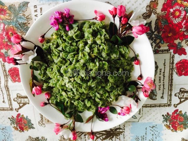 调汁，根据自己喜好，生抽和醋，熟芝麻，香油，，鸡精，花椒油等，吃的时候淋上一点，特别好吃