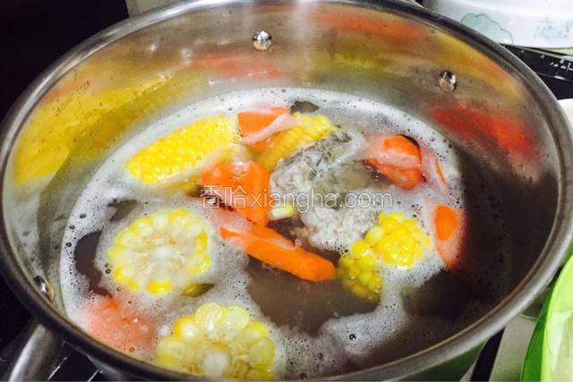 所有材料放到锅里加适量水煮开撇去浮沫