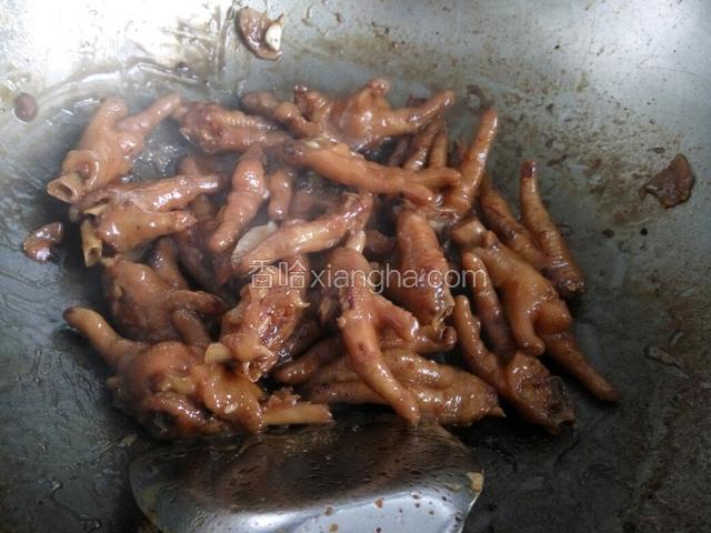 煮至水快干淋入适量的生抽调味收干汁即可