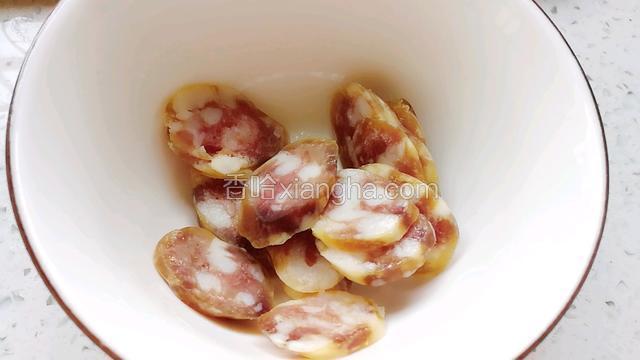 腊肠切片备用