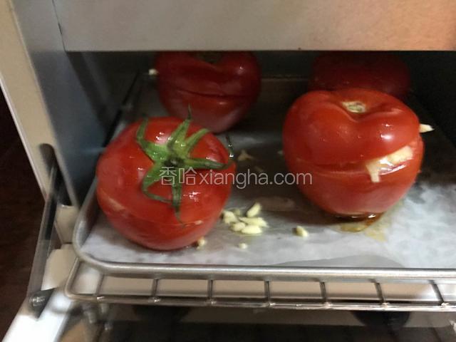 继续进烤箱烤8分钟