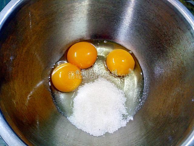 加入白糖。不喜甜可以减到40-45g。