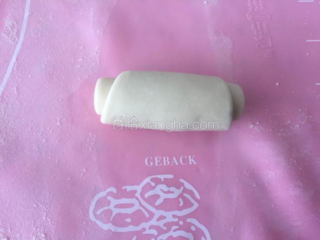 由上往下的卷起来。