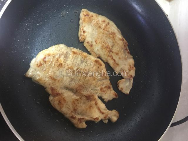 煎到两面金黄  盛出