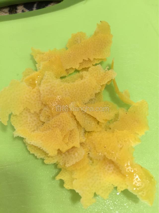 这是削好的柠檬皮