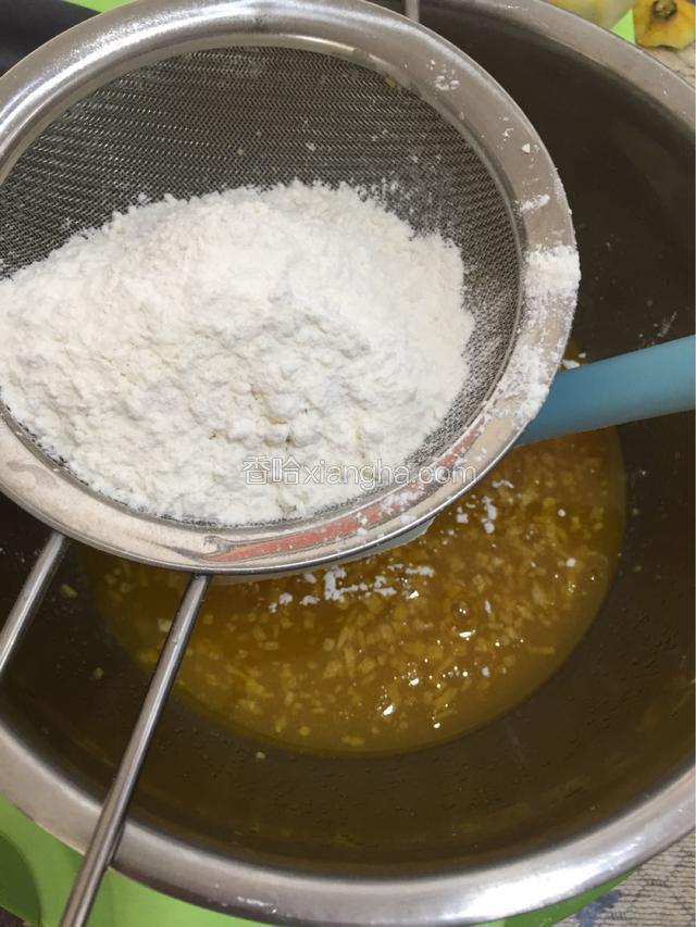 筛入低筋面粉