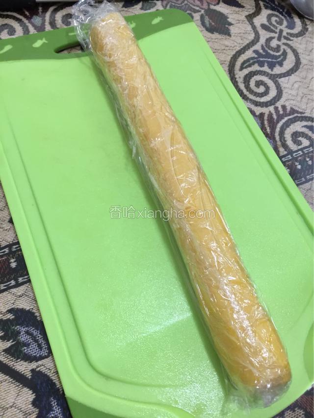 用保鲜膜包裹后放入冰箱冷冻一个小时