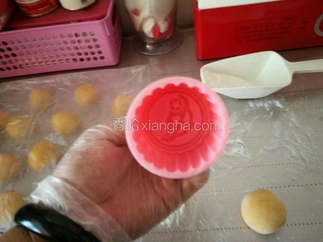 用你喜欢的模具来造型。