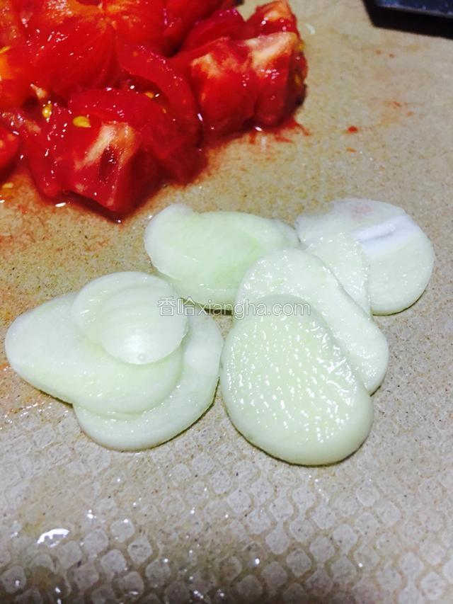 蒜切片。