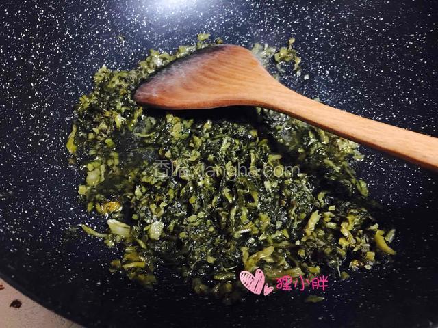 下入雪菜翻炒