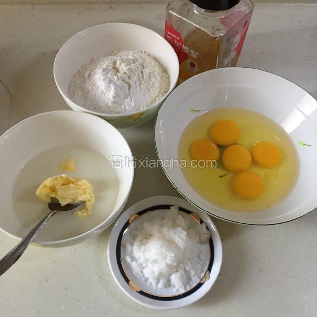 准备好各项食材。