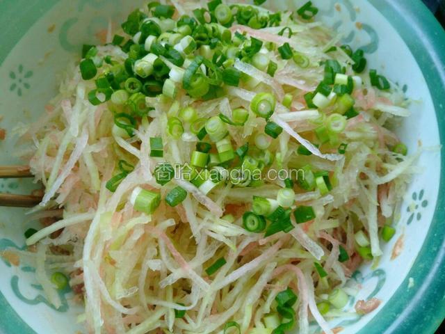 放入西瓜皮丝，葱花