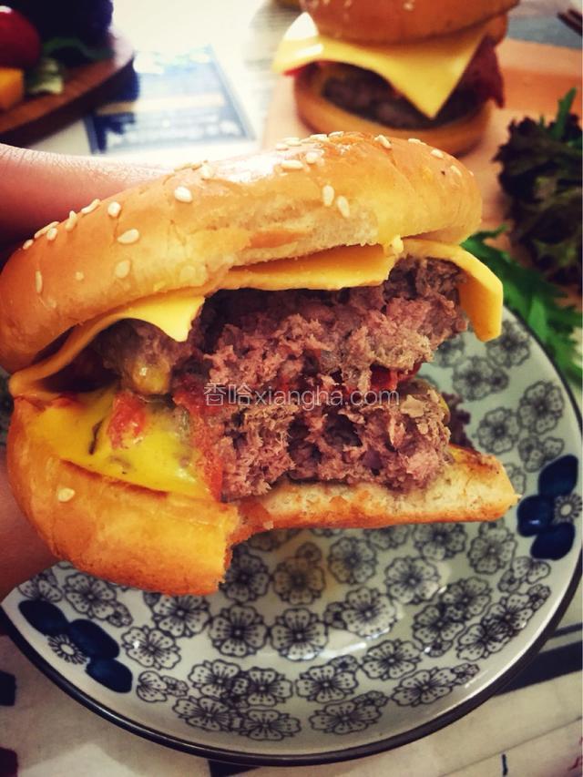 自己做的牛肉饼就是那么实在，一口咬下去超级满足