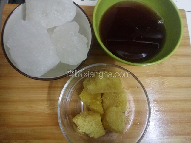 加入蜂蜜，蜂窝糖，白砂糖，蜂蜜