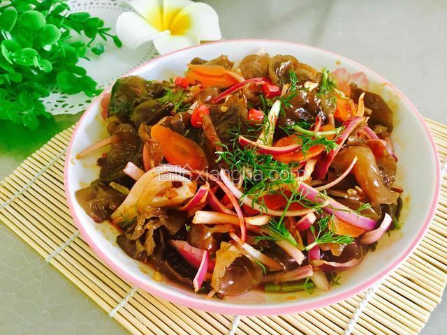 成品图再来一张！一盘酸爽麻辣、嫩脆可口的下饭菜就可以吃啦！