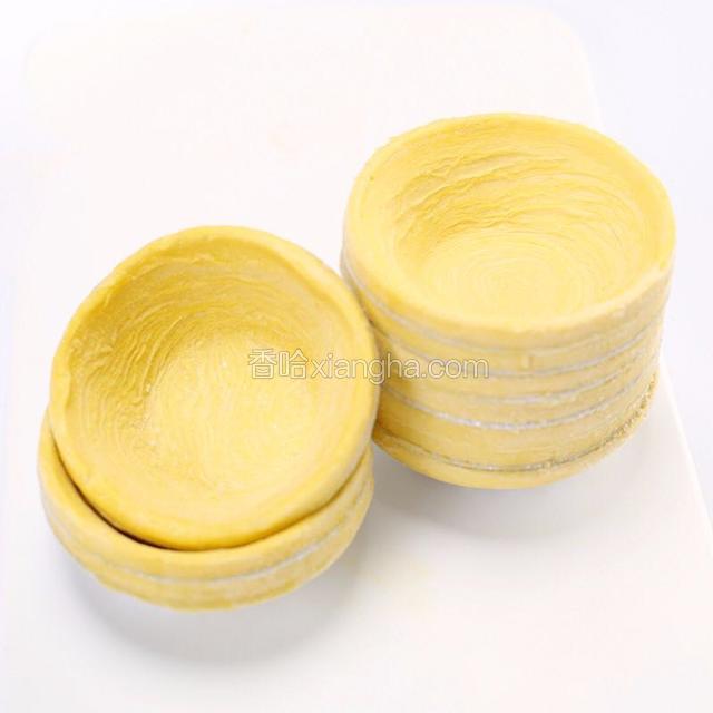 取出蛋挞皮解冻