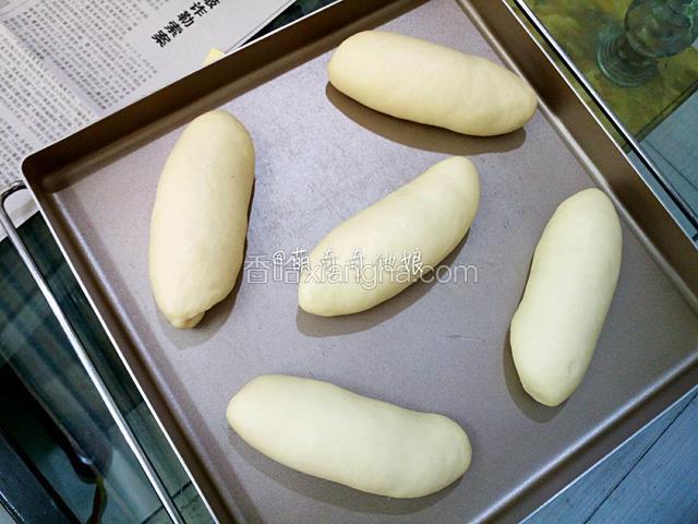 另一盘也发酵到两倍大。