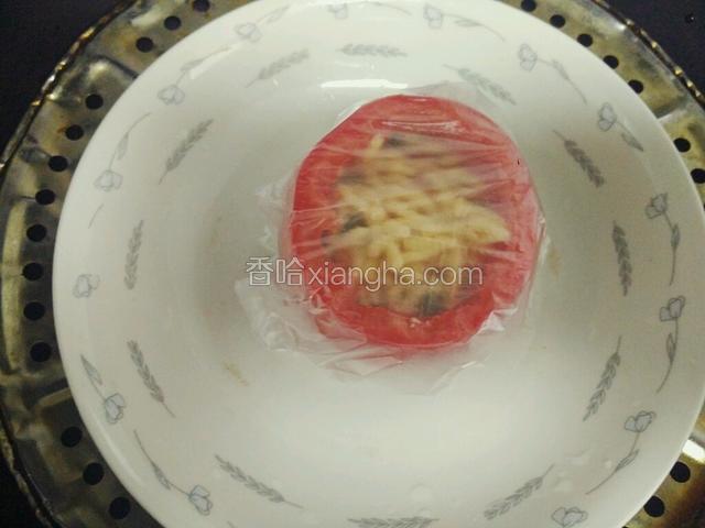 包上保鲜膜，蒸15分钟