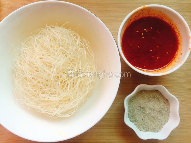 主料图。调好调味汁、配好调味粉。（调味汁、粉心得中有写配方，量度调味表中有详细说明）