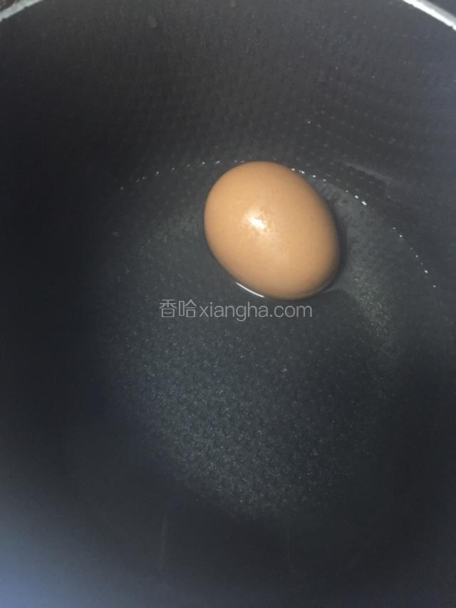 鸡蛋煮熟备用