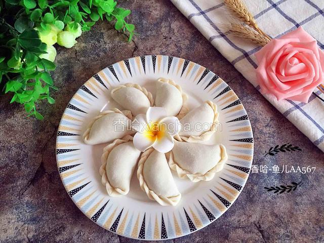 花边饺子（猪肉韭菜馅儿）