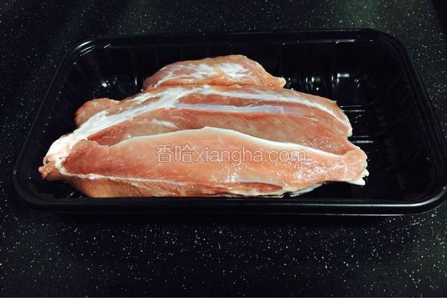 新鲜猪肉一块