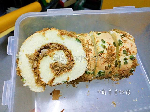 这是后来做的，借助擀面丈使劲卷的，然后就多卷了一圈。