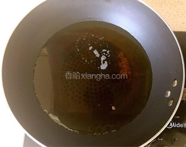 开炸：热锅凉油大火加热