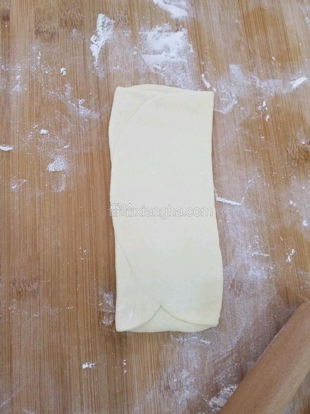 再擀成长方形。
