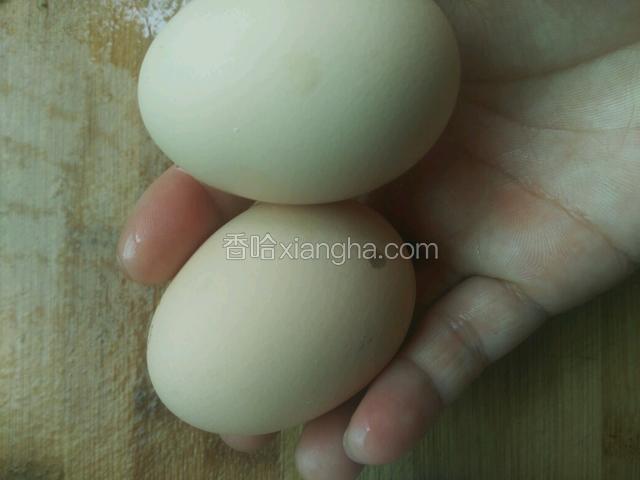 准备两个鸡蛋