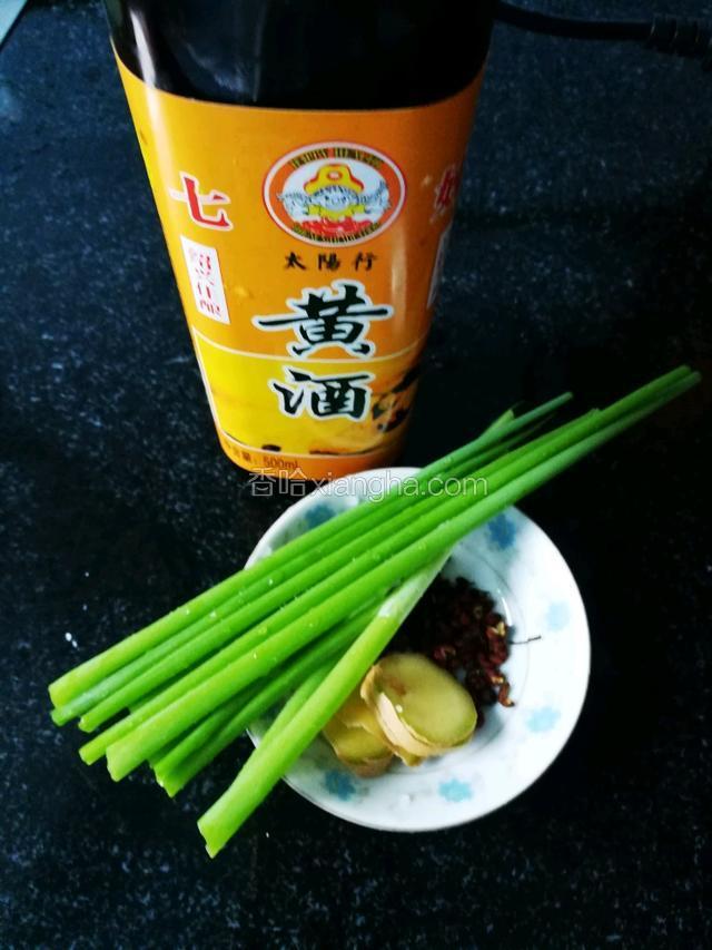 备好煮鸡佐料