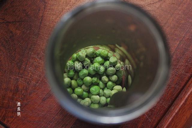 煮好后捞出，放入料理机。
