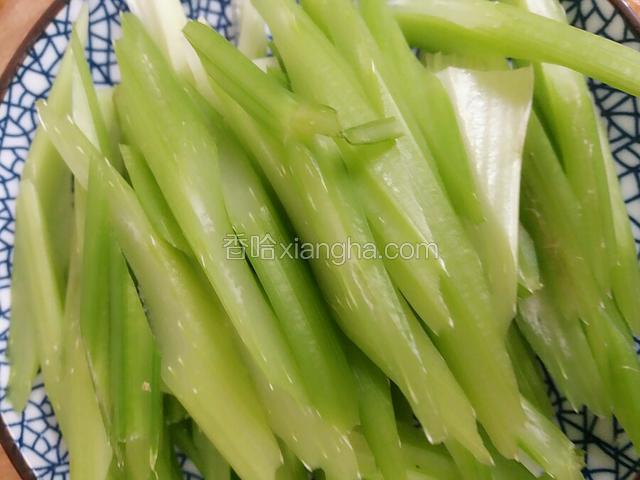芹菜切丝