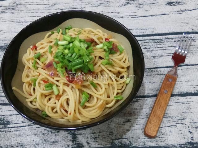 装碗（上面撒胡椒粉更有味。）