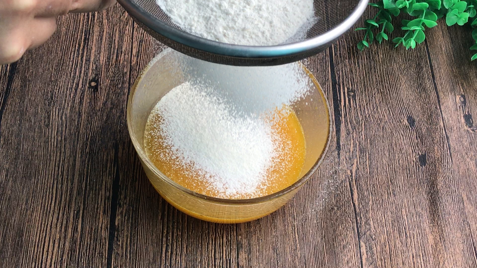 筛入面粉