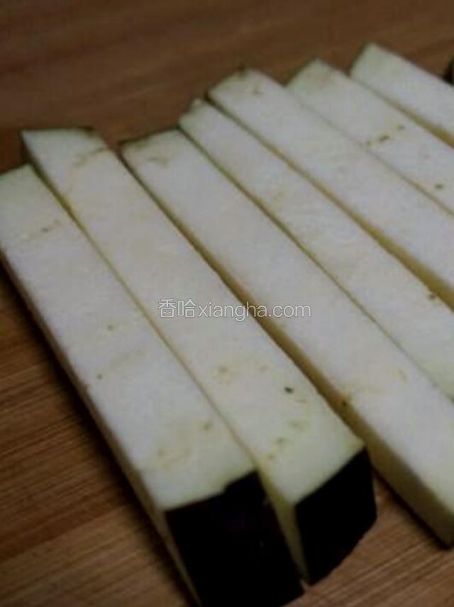 茄子切条 裹少许干淀粉