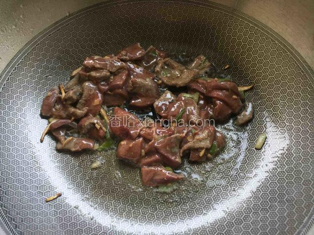 加猪肝翻炒小火