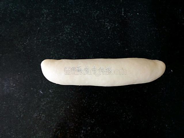 由上至下卷起来。