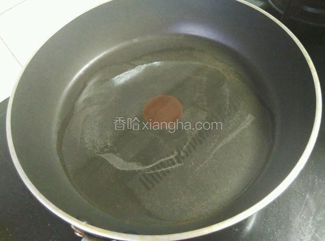 油锅烧热，油可以多一点，茄子很吸油的。