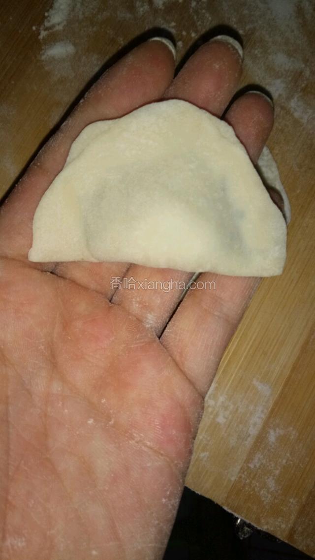 然后两边对折。