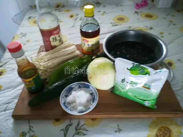 准备好食材！如图！
