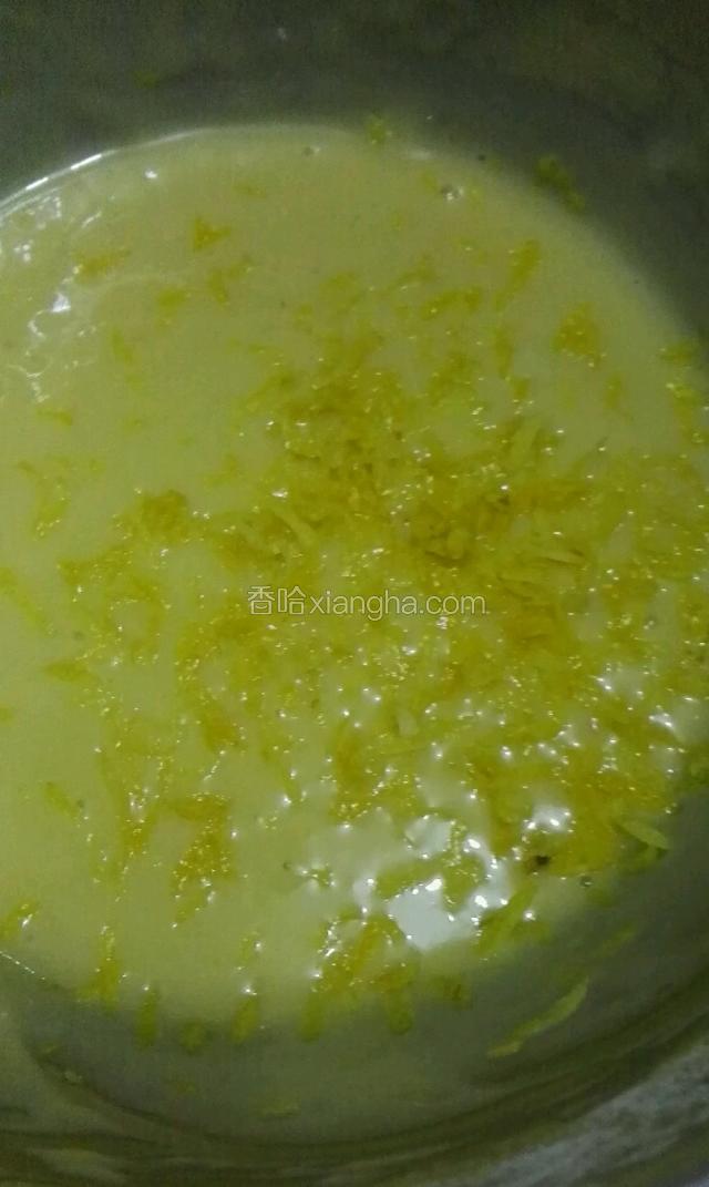 搅拌均匀后擦入柠檬皮