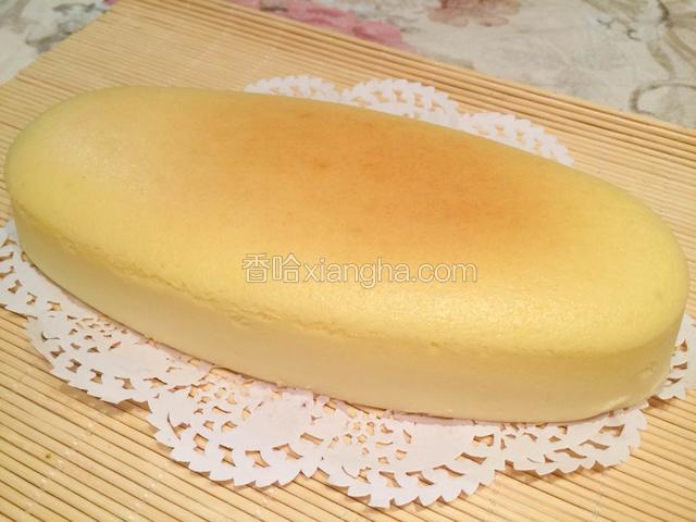 因为蛋糕很嫩，可以放冰箱冷藏4小时后再取出食用。